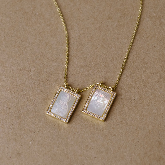 Collar Escapulario de Concha con Dorado