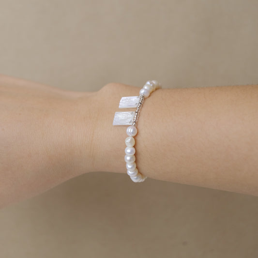 Pulsera de Perlas con Escapulario