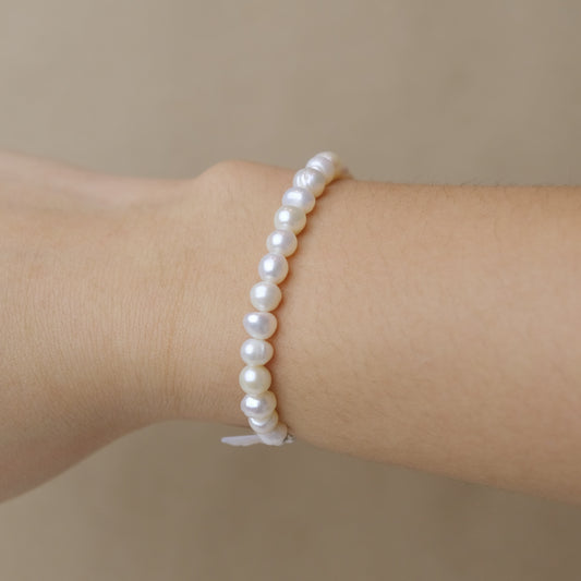 Pulsera de Perlas con Escapulario