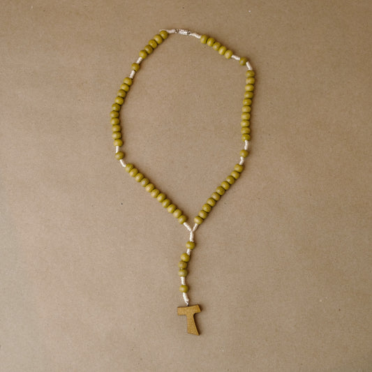 Rosario de Madera con Cruz Tau