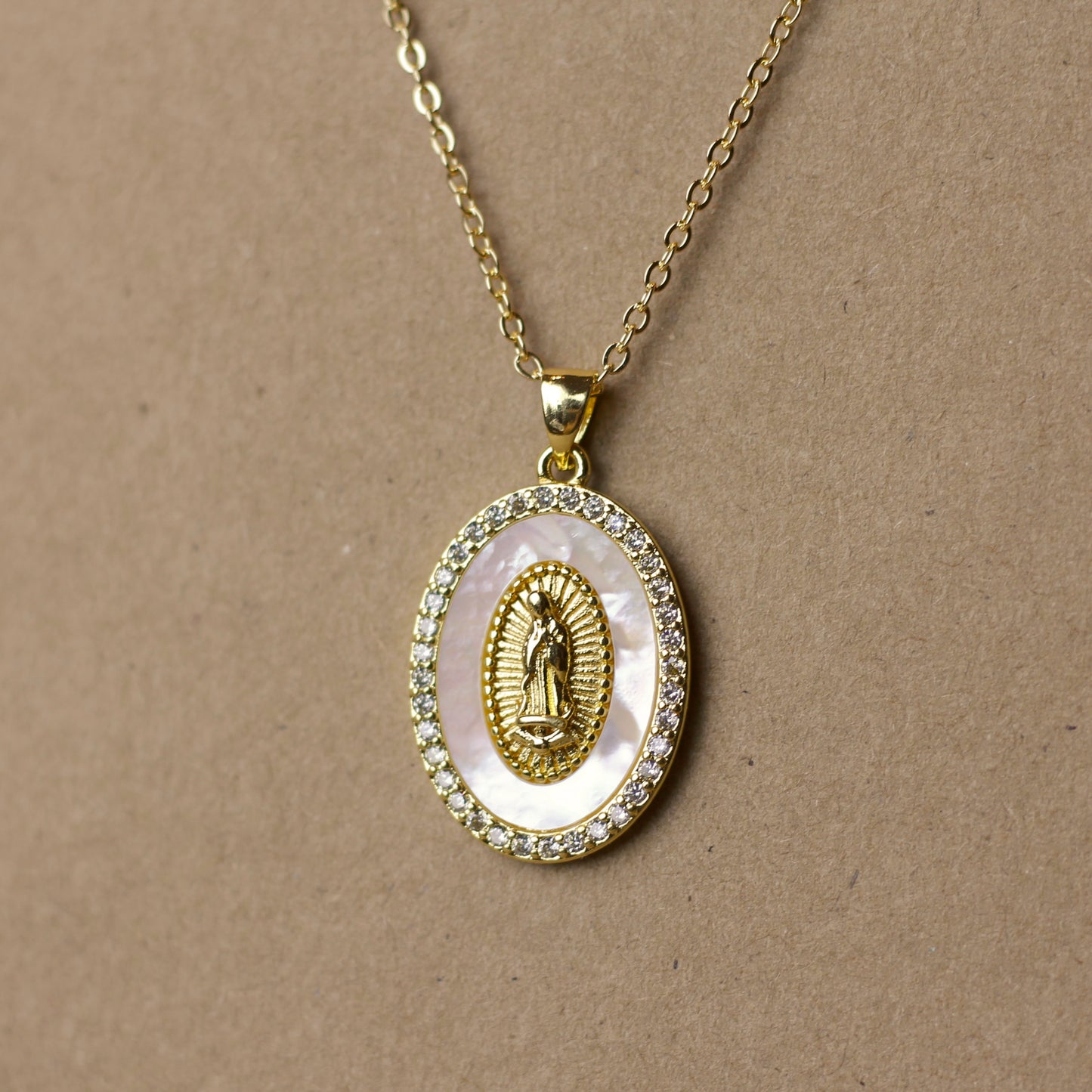 Collar Virgen de Guadalupe Ovalado