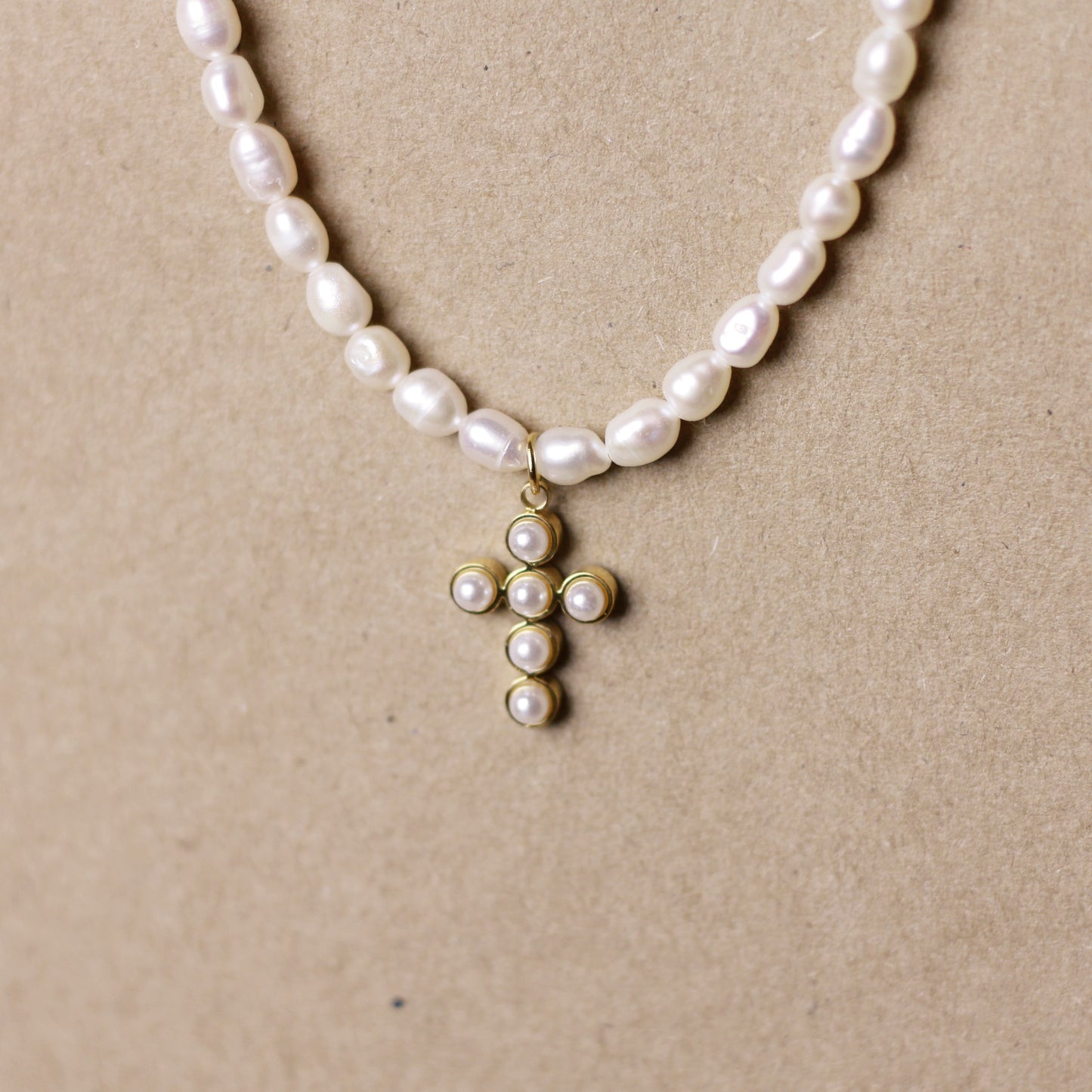 Collar de Perlas con Cruz de Perlas