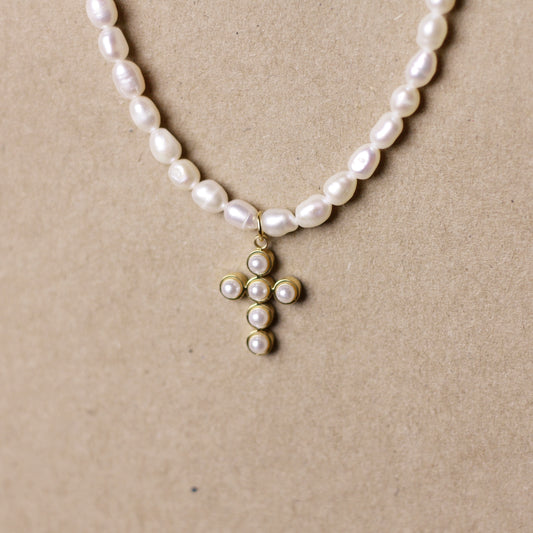 Collar de Perlas con Cruz de Perlas