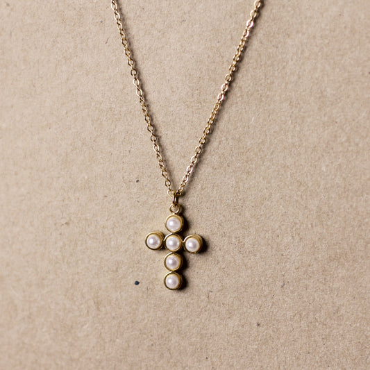 Collar con Cruz de Perlas